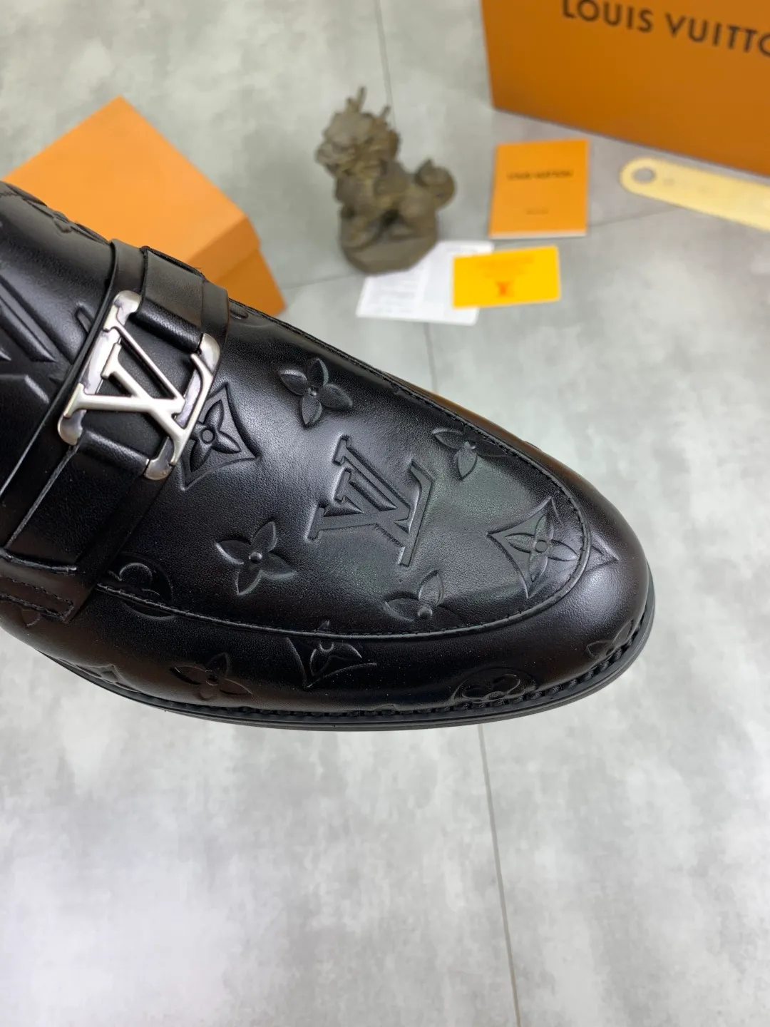 Men's Men's Shoes 💰P420 [New Style] 💰Yangli💎💎💎[Louis Vuitton] LV high-end men's formal business leather shoes, original order 1:1! Original imported calfskin, original metal buckle, imported sheepskin lining for feet, original outsole, men's shoe size: 39-45 (38.46 customized) black optional